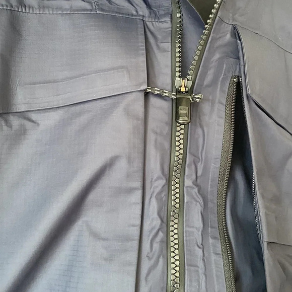 Burton sz L navy living lining jacket hooded, great pre owned condition zip - Picture 5 of 6